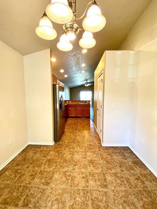 Building Photo - 3 bedroom 2 bath Walking Distance to Sage Valley Middle School