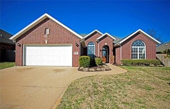 Building Photo - 3004 SW Camden Dr