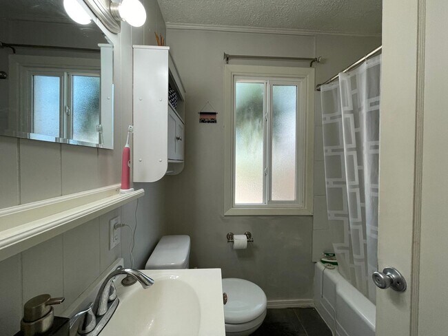 Building Photo - 2Bd/1Ba Brentwood-Darlington neighborhood ...