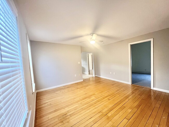 Building Photo - 578 Dubuque St
