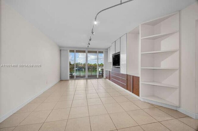 Building Photo - 5600 Collins Ave