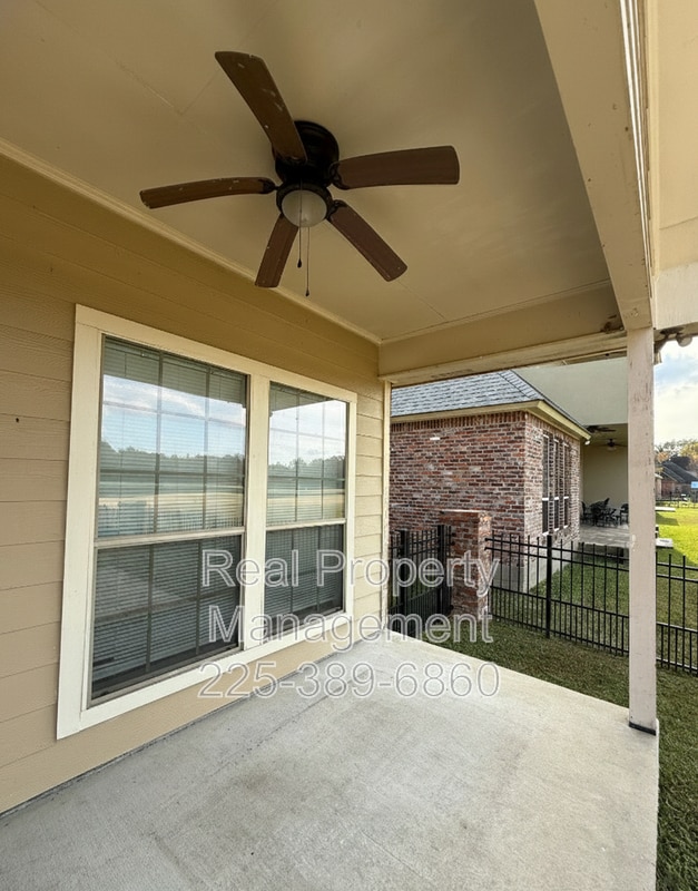 Building Photo - 917 Fairwinds Ave