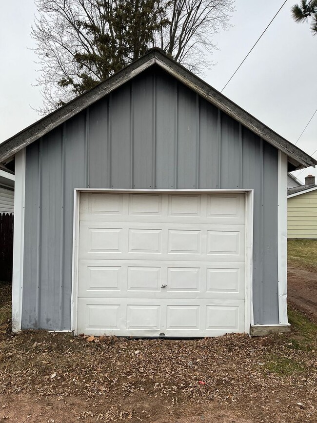 Building Photo - 4 bed 1 bath Single Family Home in Merrill