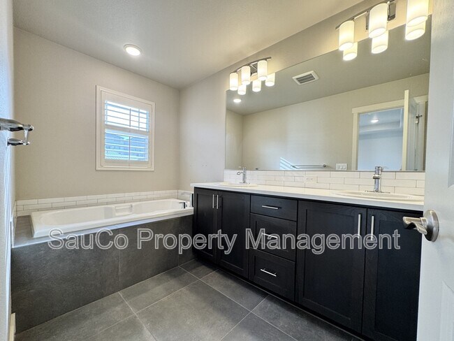 Building Photo - 14419 SW 168th Ave