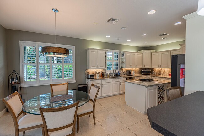 Building Photo - 8060 Kiawah Trce