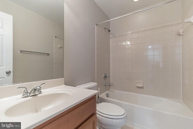 Building Photo - 2440 Battery Hill Cir