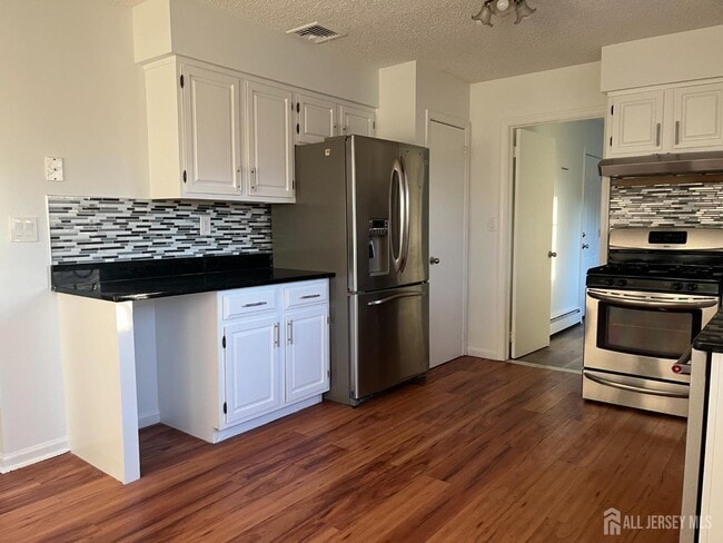 Building Photo - 66 Netherwood Cir
