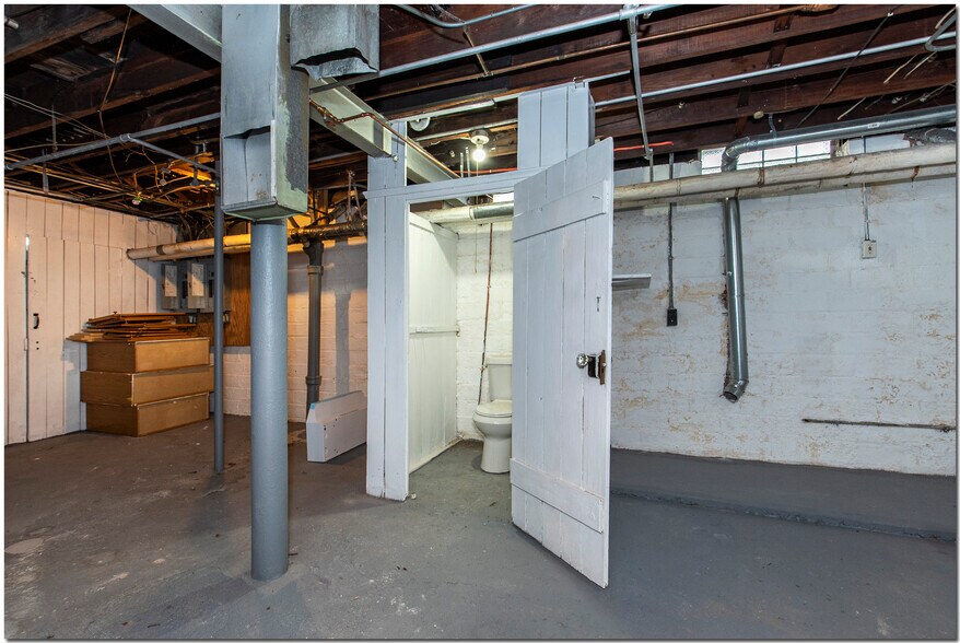 Storage area - 3377 Sutton Rd
