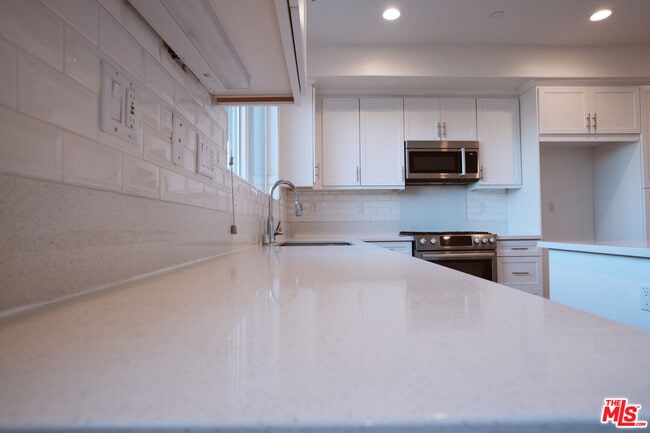 Building Photo - 13137 W Lumina Way