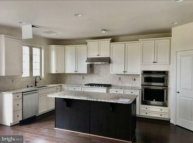 Building Photo - 23689 Sailfish Square