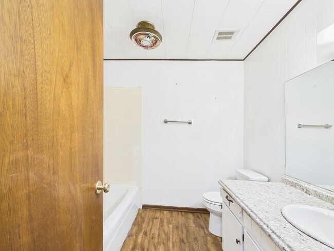 Building Photo - 126 Northwest Dr