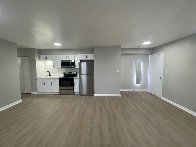 Building Photo - Live in Style at Bellagio East Living I: Convenient and Vibrant Community in Indianapolis