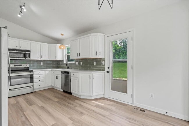 Building Photo - 802 Notre Dame Dr