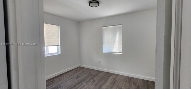 Building Photo - 842 SW 3rd St