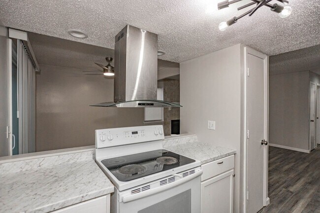 Building Photo - 3102-3108 Eaton Street