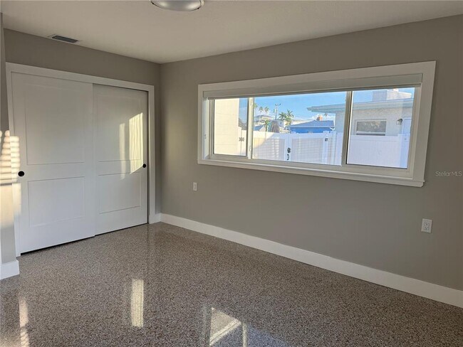 Building Photo - 745 Sunset Cove