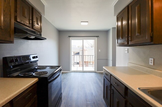 Building Photo - 2 Bed | 2 Bath in Central Tulsa!