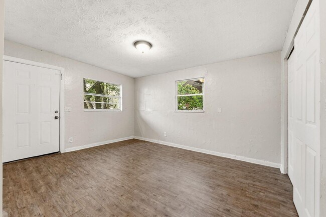 Building Photo - 744 Mackinaw St