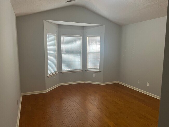 Building Photo - 281 Old Bridge Dr