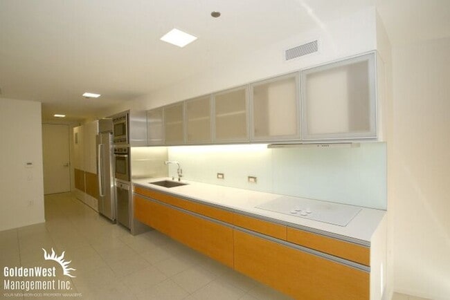 Building Photo - State of the Art Studio at Veer Towers in City Center!