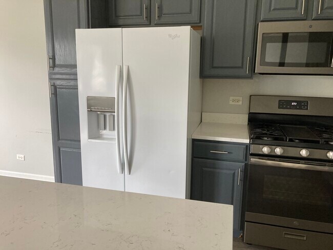 Whirlpool Modern Fridge-3 YR New - 343 Westmore Meyers Rd