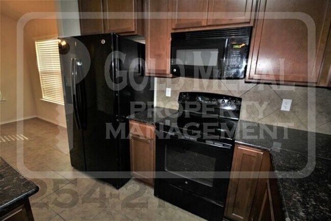 Building Photo - Beautiful 3-bedroom, 2-bathroom home with a 2-car garage now available for rent!