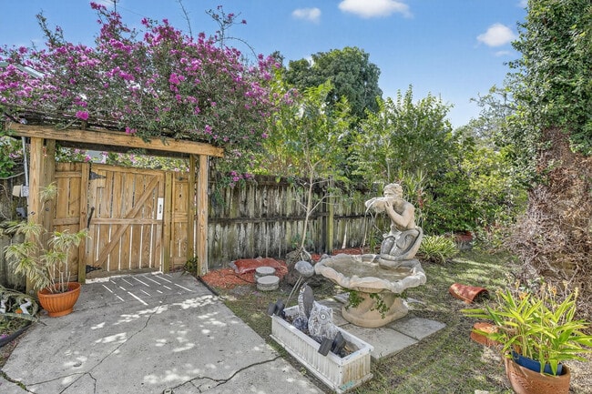 Building Photo - 501 SW 5th St