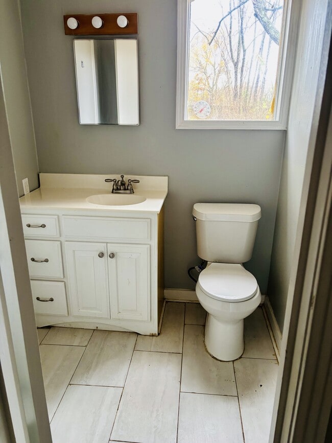 Building Photo - 645 Dawson Rd