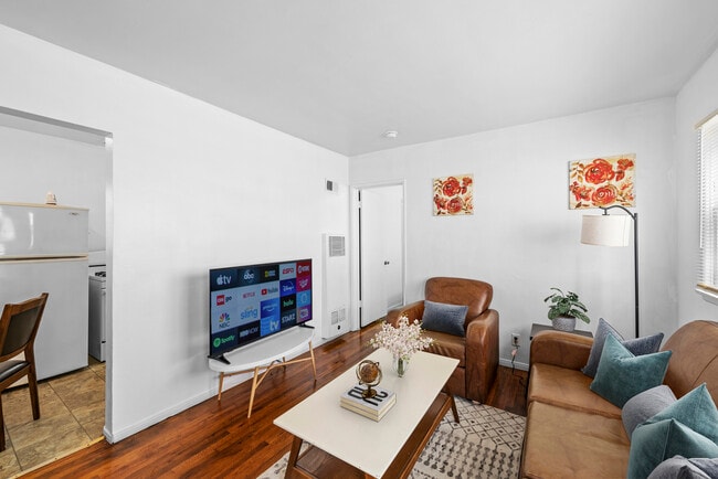 Living room - 11053 Venice Blvd