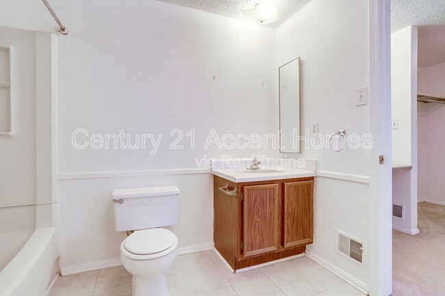 Building Photo - 5328 Larochelle Ct