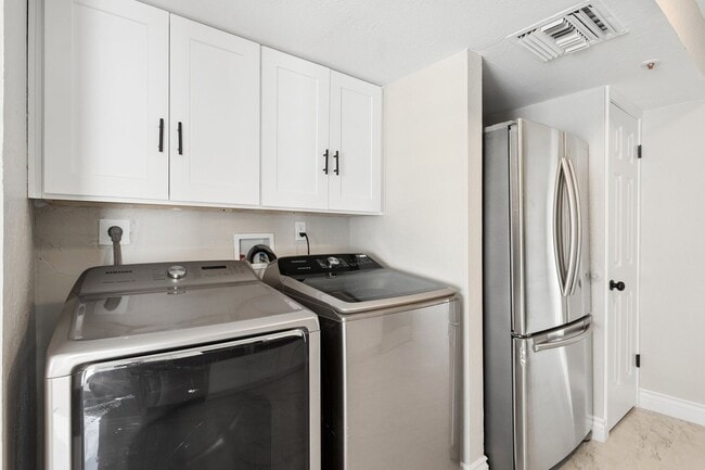 Building Photo - 7826 E Heatherbrae Ave