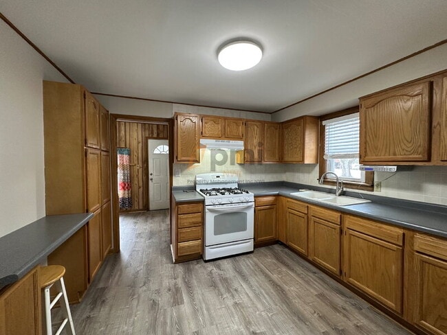 Building Photo - 1724 S Fairbanks St