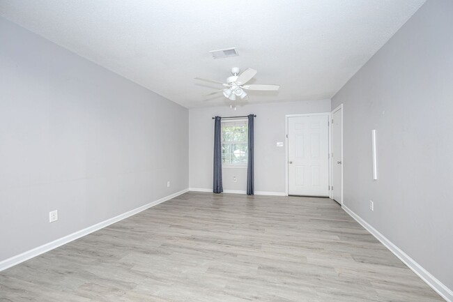 Building Photo - Adorable Rental Near Downtown Ocean Springs!