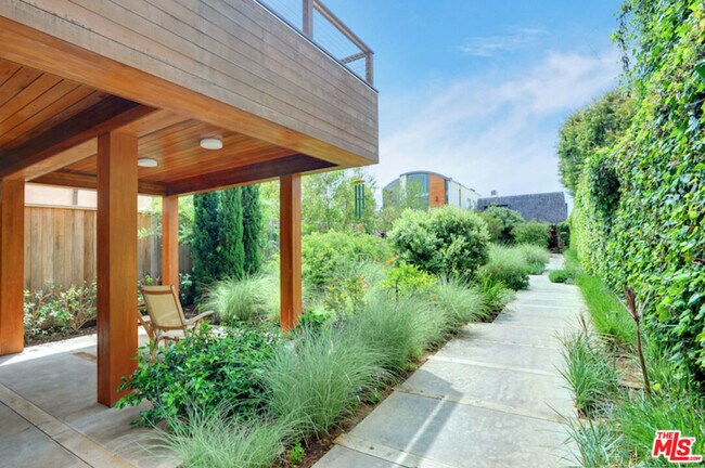 Building Photo - 23752 Malibu Rd