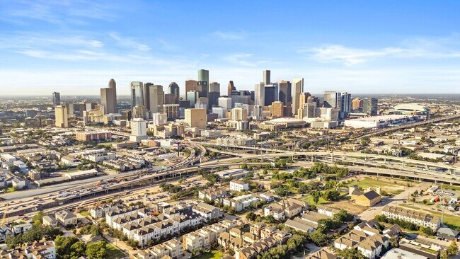 Building Photo - 2119 Hadley St