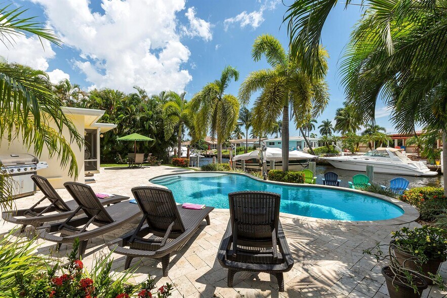 Building Photo - 720 SE 5th Ave