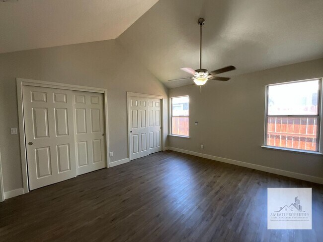 Building Photo - 7016 N Thorne Ave