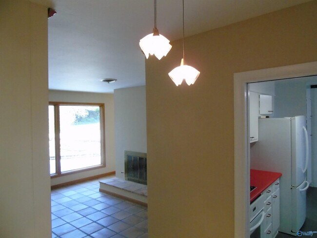 Building Photo - 2504 Maysville Cir NE