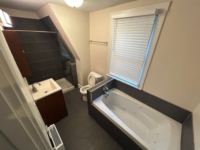 Building Photo - Private 3-Bedroom home in East Hills