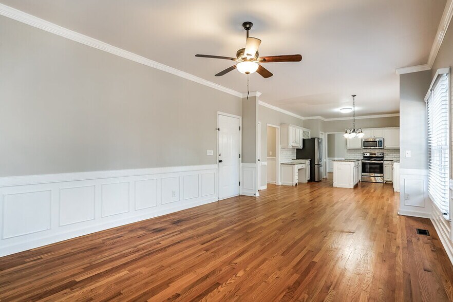 Building Photo - 3617 Dewing Dr