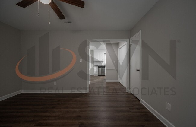 Building Photo - Move In Ready 2BR, 1.5BA Townhome with Brand-New Kitchen Features!