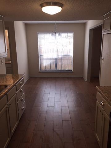 Building Photo - 10101 Camelot Dr