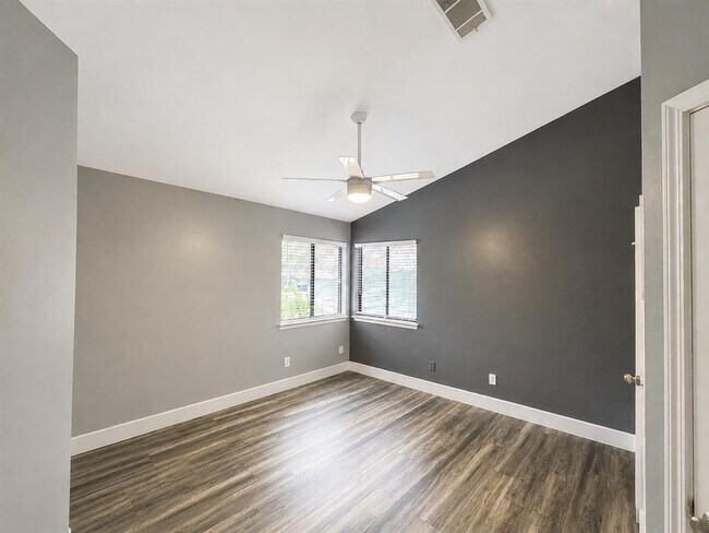 Building Photo - 8900 Linton Dr