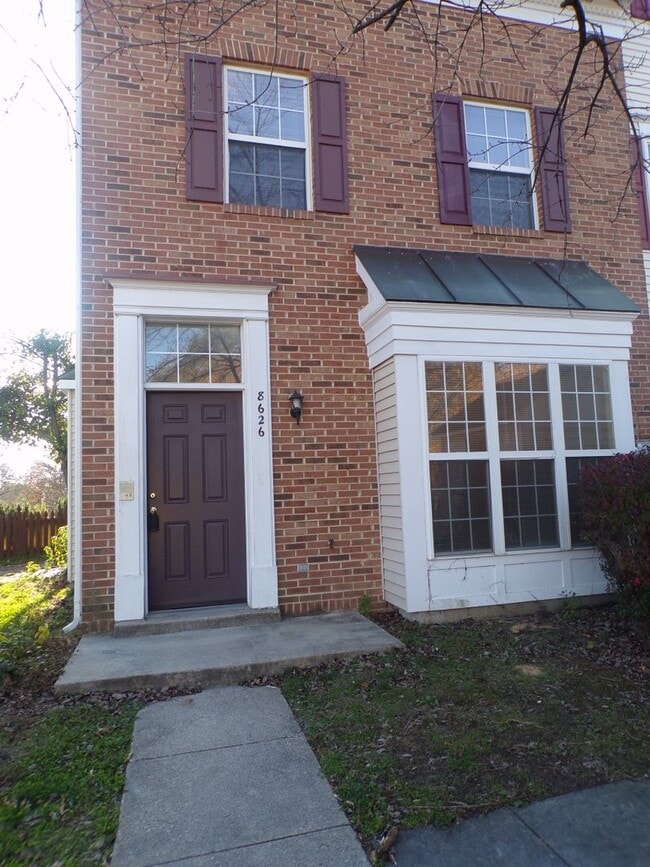 Building Photo - Odenton, 3 level twhs, end unit, Master su...