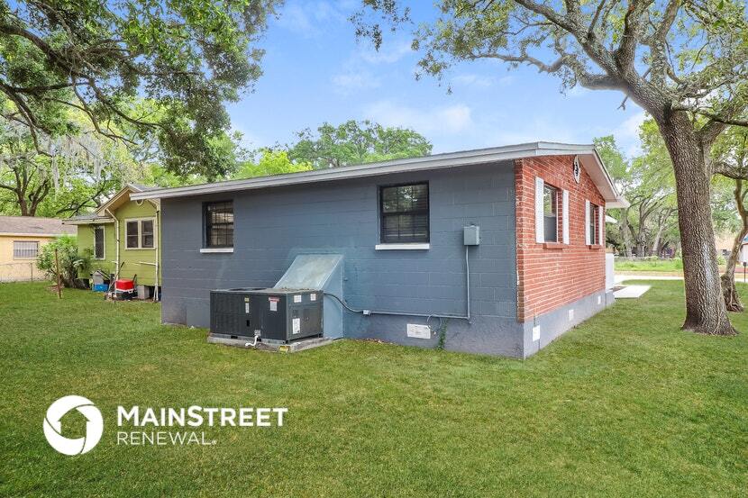 Building Photo - 3914 Deleuil Ave