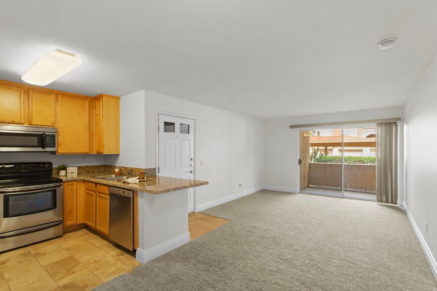 New Carpet & Paint - 2320 Del Mar Way