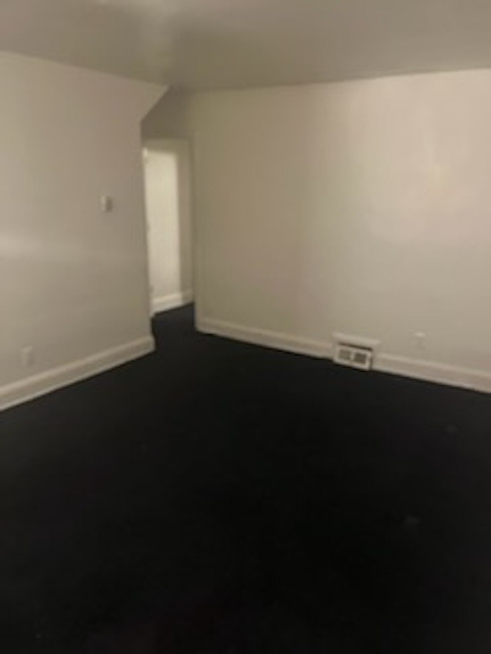 Livingroom - 419 Gusryan St