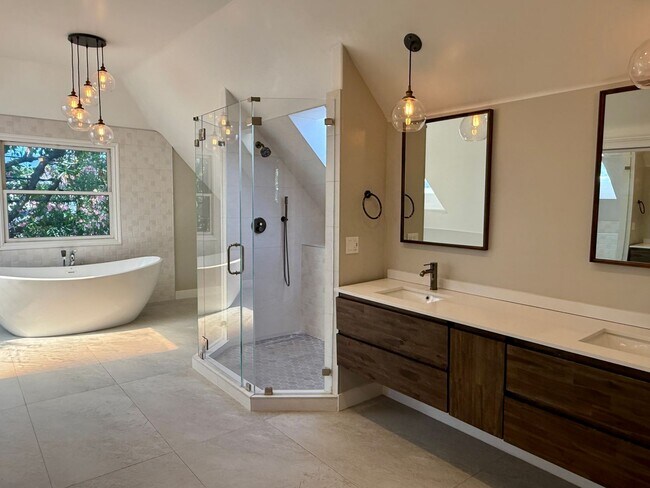 Building Photo - Stunning 4 Bedroom 3 Bath Home in Campbell