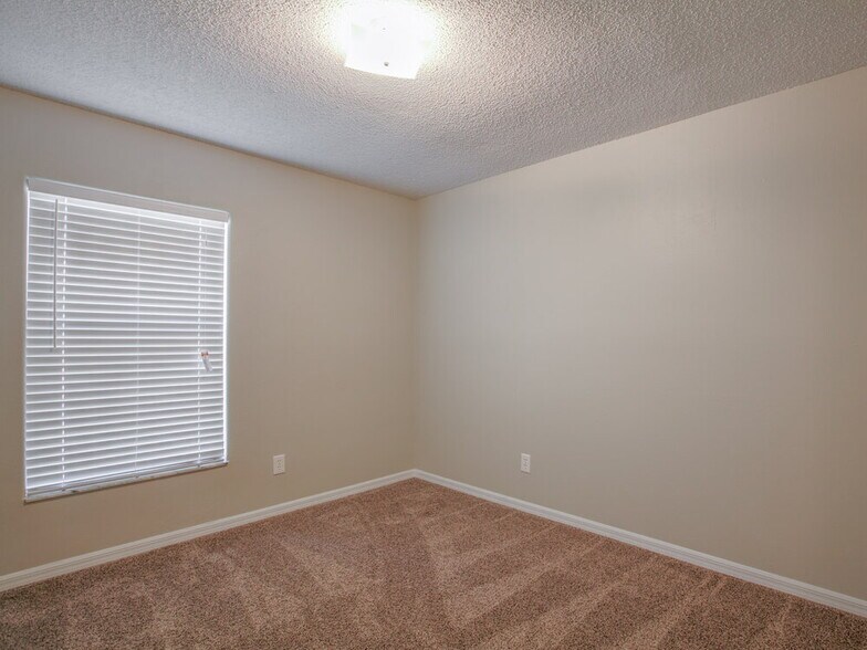 Building Photo - 13720 Meadowpark Ave