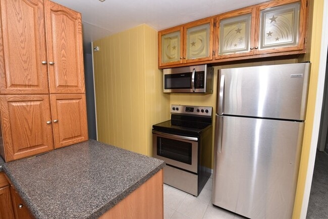 Building Photo - 3 bedroom 1 bath home in Edison Park